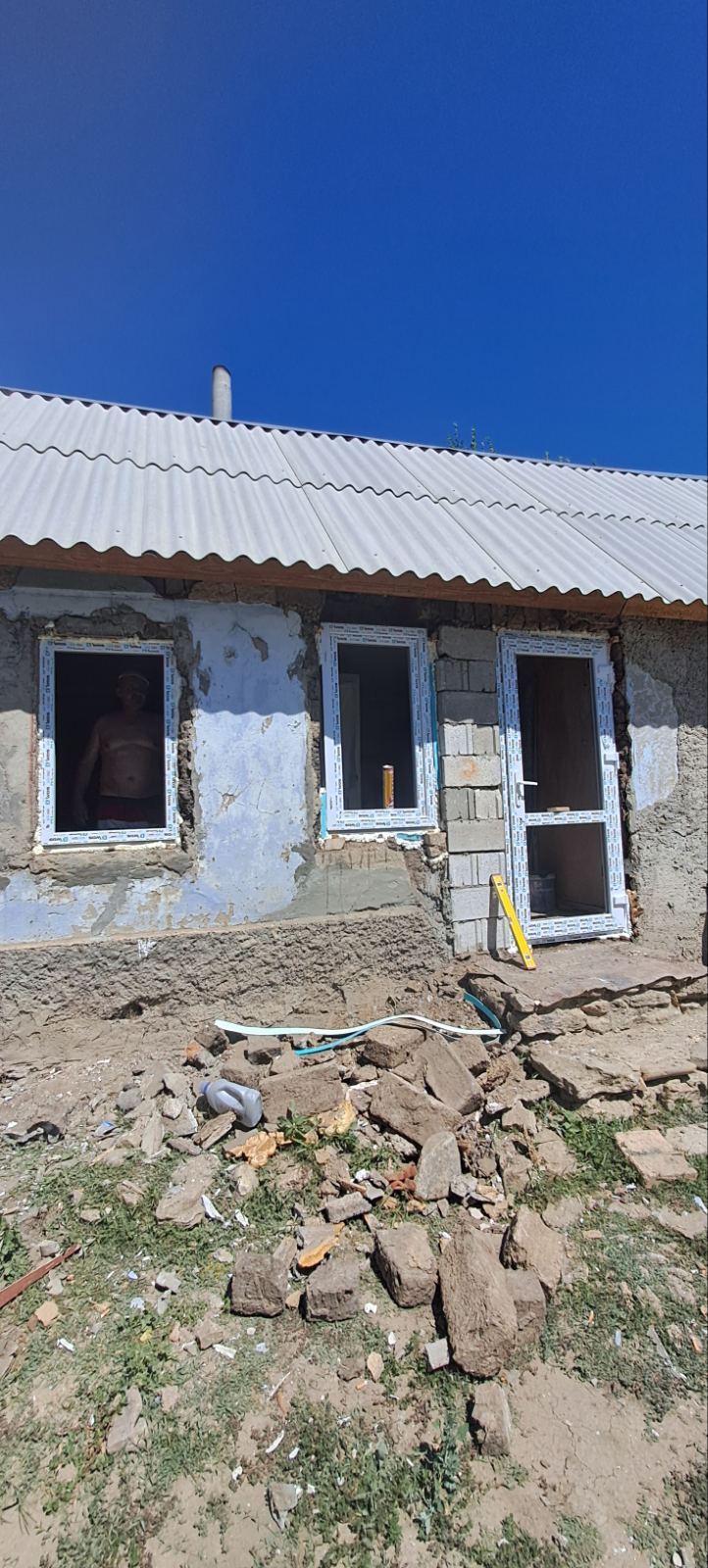 Ремонт кровли дома подопечного центра